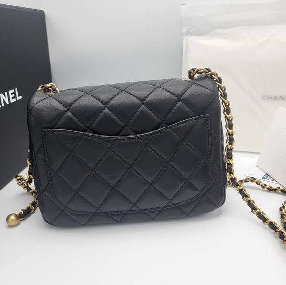 Excellent condition 2022 authentic Chanel 22B square mini Pearl Crush - Picture 12 of 17